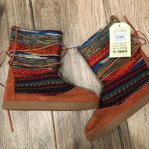 NWT TOMS Nepal Suede Boots